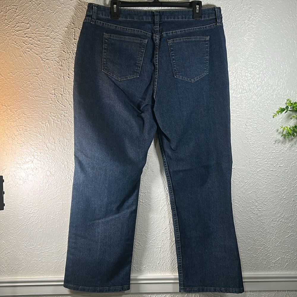 NWOT Lee Riders Women’s Relaxed Straight Leg 18 Petite Blue Denim Jeans - Picture 4 of 10